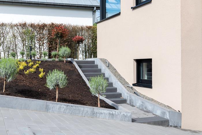 Gestaltung von Garageneinfahrt, Weg und Terrasse