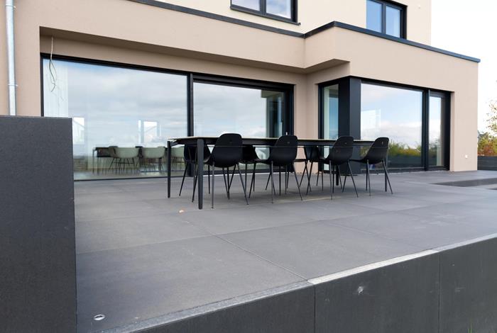 Gestaltung von Garageneinfahrt, Weg und Terrasse