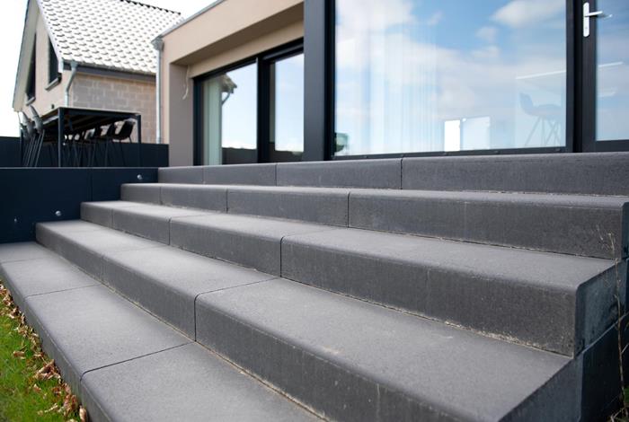 Gestaltung von Garageneinfahrt, Weg und Terrasse