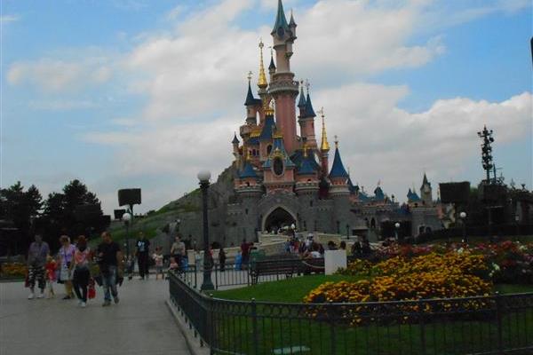 Disneyland Paris - Edin à Disneyland : folles rigolades grâce au personnel de Yelo-Bau