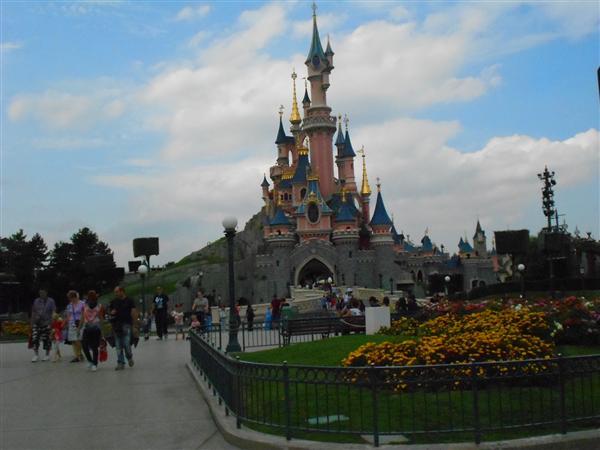 Disneyland Paris - Edin im Disneyland Paris: Riesenspaß dank Yelo-Bau-Mitarbeitern